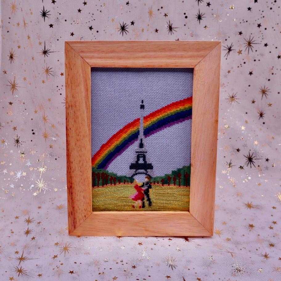 パリの街 エッフェル塔のもとで踊る男女 クロスステッチ刺繍1枚目の画像